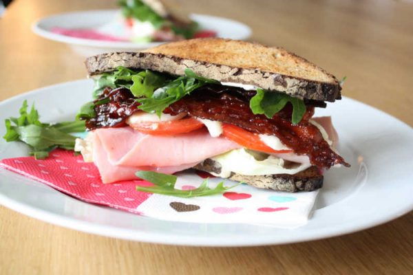 Graubrot Sandwich, Schwangerschaft, Stillzeit, Speck, Schinken, Mozzarella