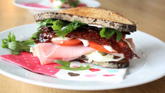 Graubrot Sandwich, Schwangerschaft, Stillzeit, Speck, Schinken, Mozzarella